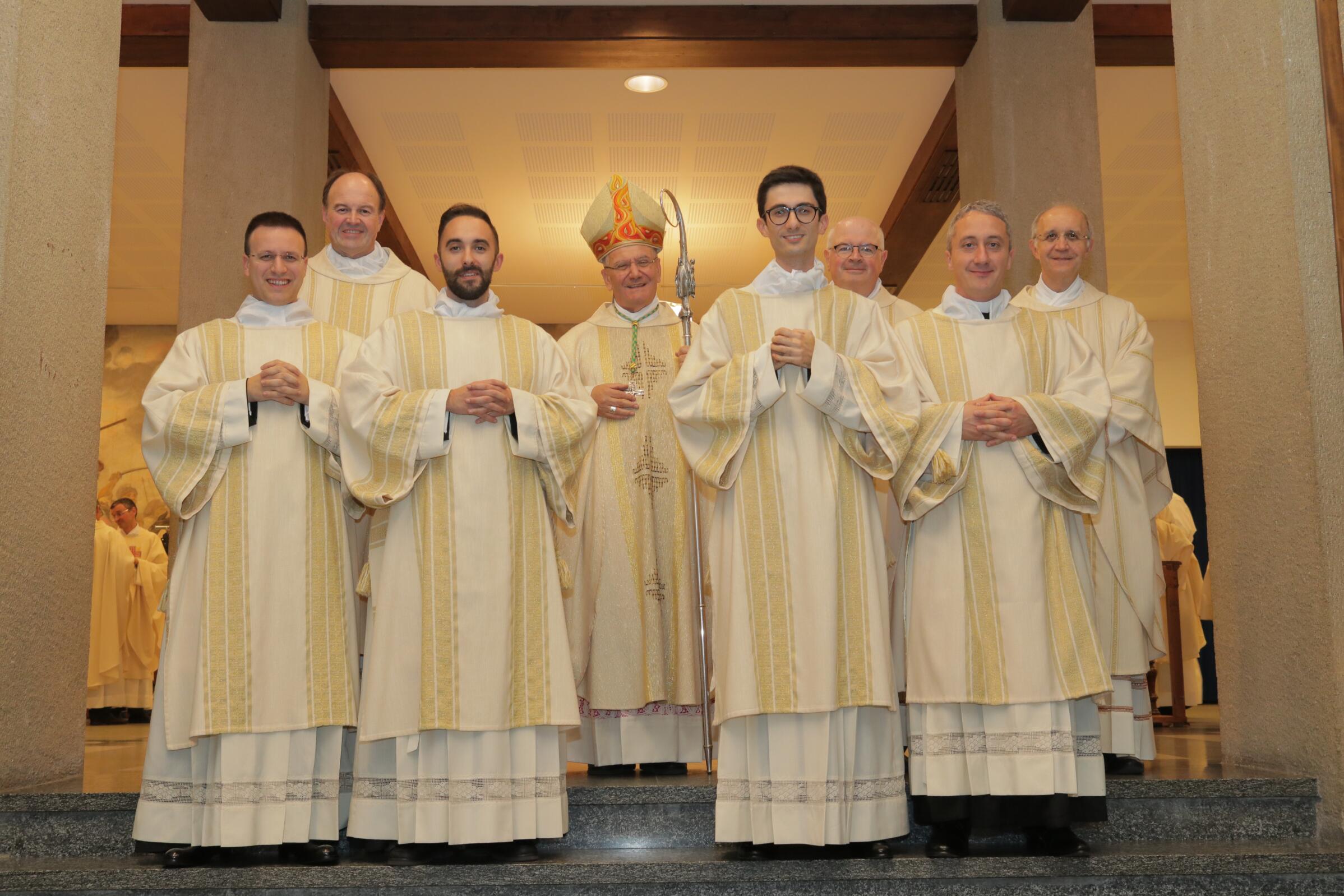 Sostieni il restauro della statua di Papa Giovanni XXIII - Seminario  Vescovile di Bergamo